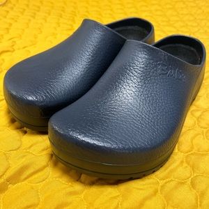 Super-Birki clogs, size 40 (9-9.5), deep navy, crazy comfy, removable footbed
